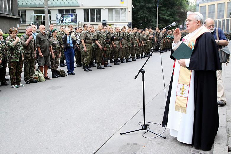 ...a później przemówił ojciec Eustachy Rakoczy, duchowny znany nie tylko w środowisku niepodległościowym.