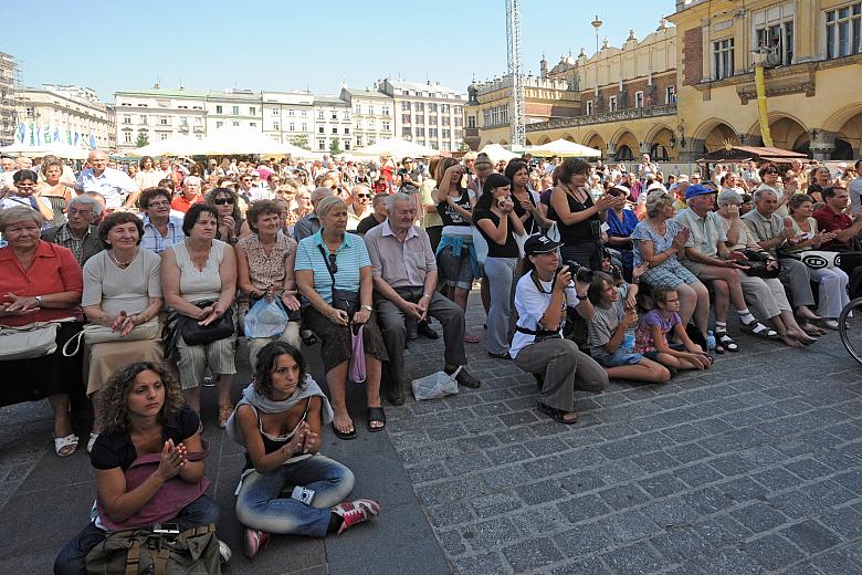 Licznie zgromadzona publiczność...