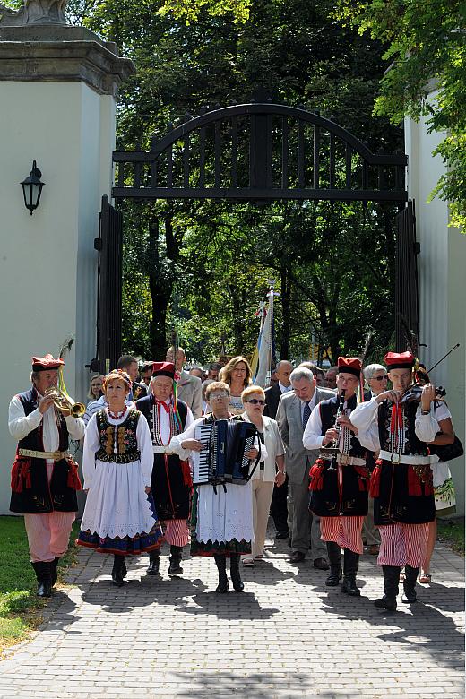 Rolę gospodarzy pełnili: Teodozja Maliszewska, Przewodnicząca Rady dzielnicy IV oraz Prezydent Miasta Jacek Majchrowski.