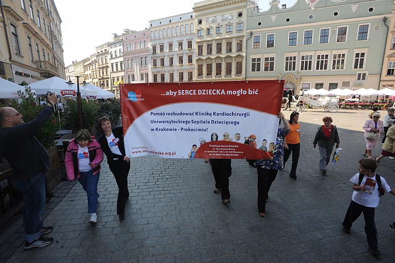 ...a także przedstawiciele fundacji, które zostały powołane, aby służyć pacjentom szpitali i klinik kardiologicznych - także tym