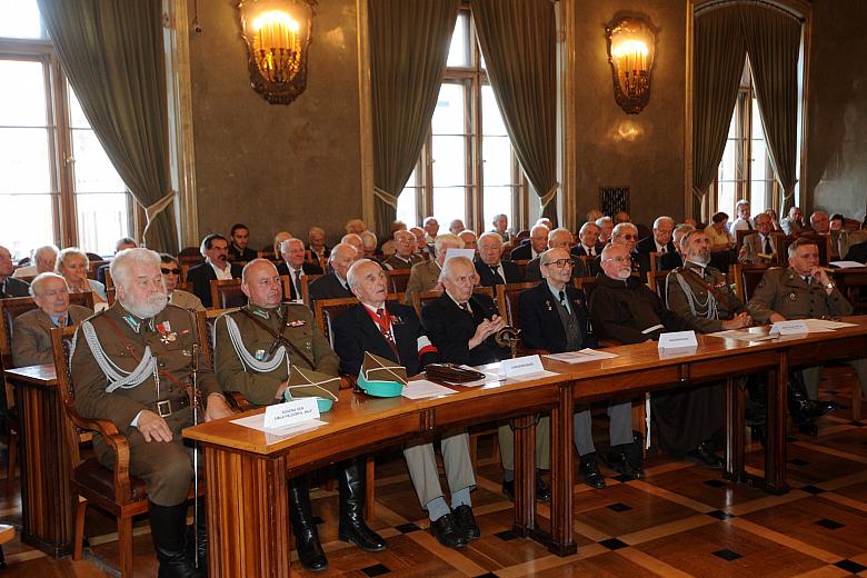 ...zajmujących się kontynuowaniem polskich tradycji wojskowych i niepodległościowych, a także wszyscy  którym jest bliska tradyc