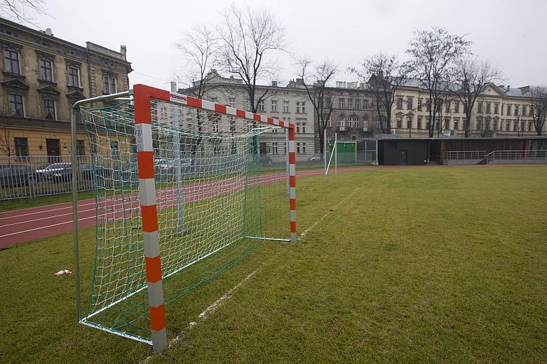 Młodzież ma do dyspozycji nowe boiska do siatkówki, koszykówki, piłki nożnej...