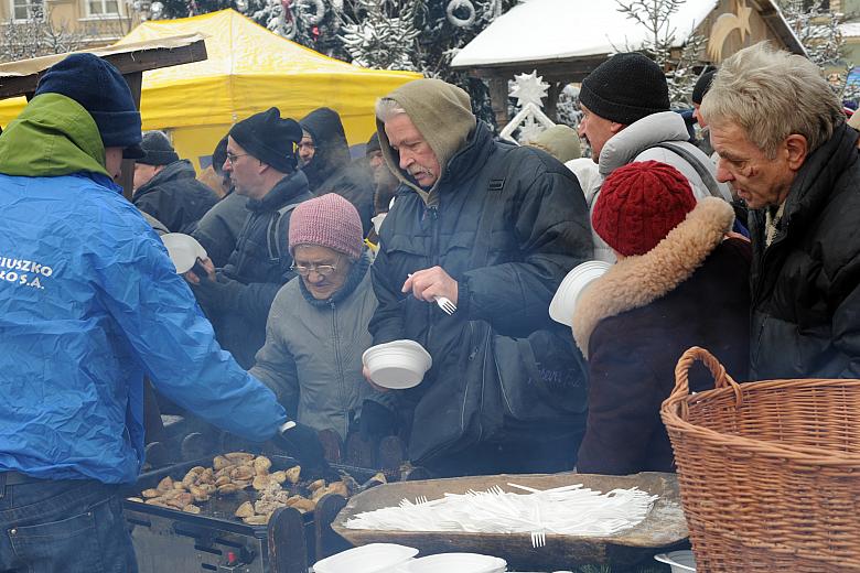 Do znakomitych pierogów ustawiały się długie kolejki.