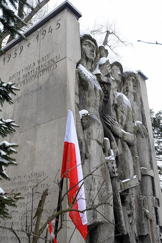 Kamienne postacie upamiętniają walkę, poświęcenie i męczeństwo za Ojczyznę.