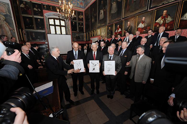 "Pan prof. Jerzy Buzek, prof. Karol Musioł i Antoni Tajduś zapisują kolejną, piękną kartę w historii polskiej nauki" -