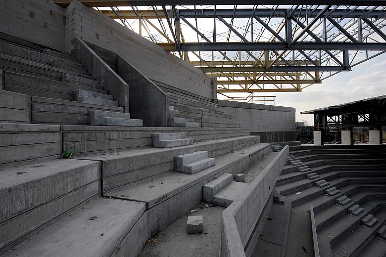 Nowe trybuny stadionu będą miały różne wysokości. Główna z nich - południowa będzie dwupoziomowa.