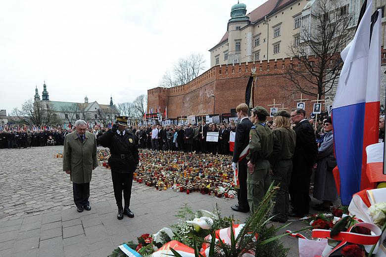 Wieńce i kwiaty złożyli: Prezydent Miasta Krakowa Jacek Majchrowski,...