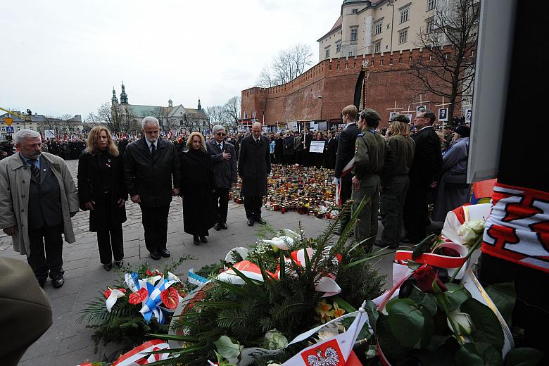 ...delegacja Rady Miasta Krakowa z Przewodniczącym Józefem Pilchem na czele,...