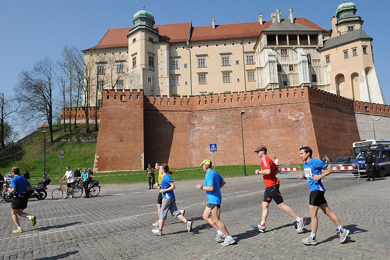 Tegoroczny podwawelski maraton wygrali znakomici sportowcy z Etiopii.