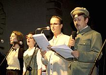 Podczas 10. "Lekcji Śpiewania" artyści kabaretu "Loch Kamelot" wraz z publicznością śpiewali pieśni legionow