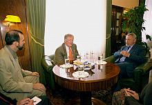 W spotkaniu, które odbyło się
w gabinecie Prezydenta, Ambasadorowi towarzyszył Konsul Generalny USA
w Krakowie Kenneth Fairfax
