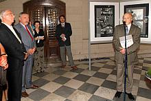 Kilka słów na temat wystawy wygłosił Dyrektor Muzeum Historii Fotografii Maciej Beiersdorf.