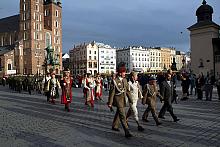 ...krakowski Rynek o zachodzie słońca.