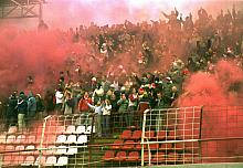 Na stadionie zgromadziła się ok. 4,5 tysięczna grupa kibiców Cracovii.