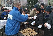 Serwowano pierogi z kapustą i grzybami...