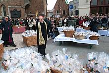 Ksiądz Stanisław Kardynał Dziwisz poświęcił "wielkanocne chlebki"...