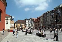 Mały Rynek zyskał nie tylko nową nawierzchnię lecz także nową "małą architekturę" - latarnie i ławki.