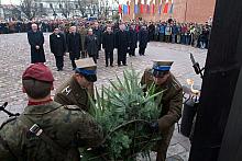 ... pod Krzyżem Katyńskim złożono wspólny wieniec od społeczności Krakowa i Małopolski. 