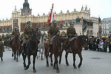 Poczet sztandarowy 21. pułku ułanów nadwiślańskich.