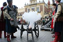 Uroczystość rozpoczęła się punktualnie o godzinie 12.00. Gdy już przebrzmiał hejnał mariacki, Brat Faryniarz wystrzałem z armaty