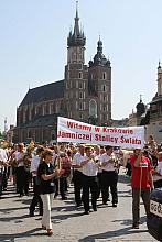 Hasło na transparencie nie pozostawia żadnych wątpliwości. Pod Wawelem kochają wszystkie psy, ale jamnik jest najbliższy sercu k