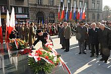 ... po którym przystąpiono do składania wieńców.