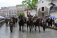 ...przez krakowski Rynek obok kościółka św. Wojciecha,...