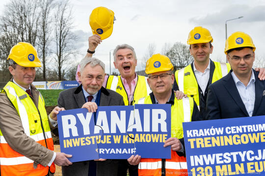Konferencja prasowa i ceremonia wkopania kamienia węgielnego pod budowę Centrum Symulatorowo-Treningowego Ryanair