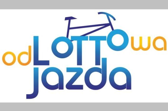 Grafika przedstawia logo Programu odLOTTOwa jazda. Na logo widoczna jest niebieska rama roweru i napis odLOTTOwa jazda składający się z żółtych i niebieskich liter. 
